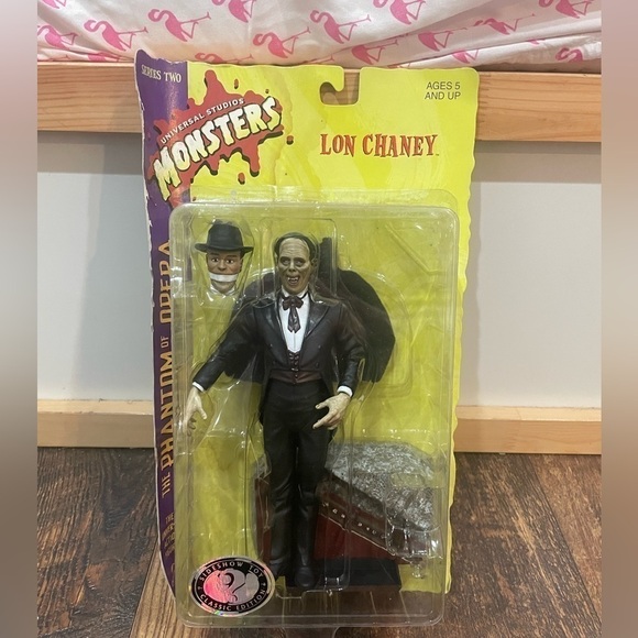 Universal Monsters Phantom of the Opera - Picture 1 of 4